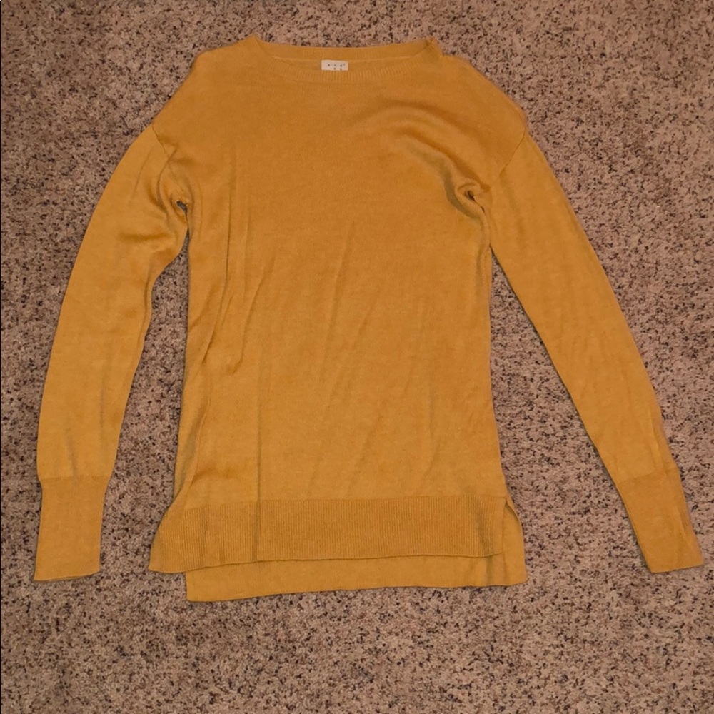 A New Day mustard crew neck sweater